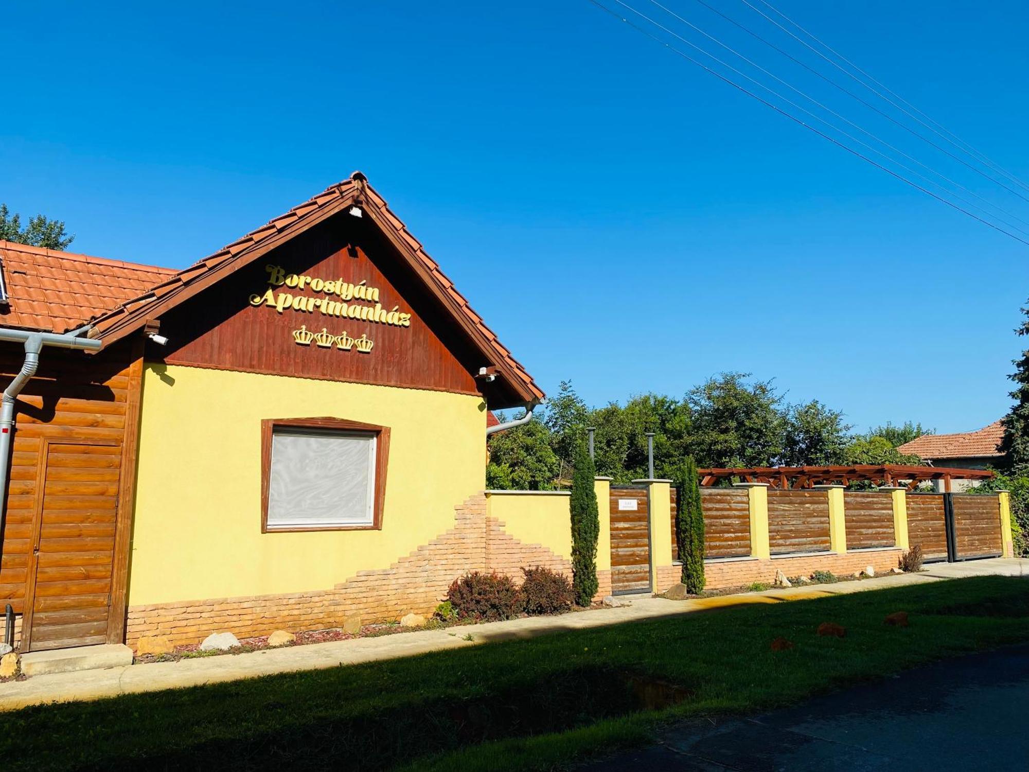 Borostyan Apartmanhaz Mórahalom Esterno foto
