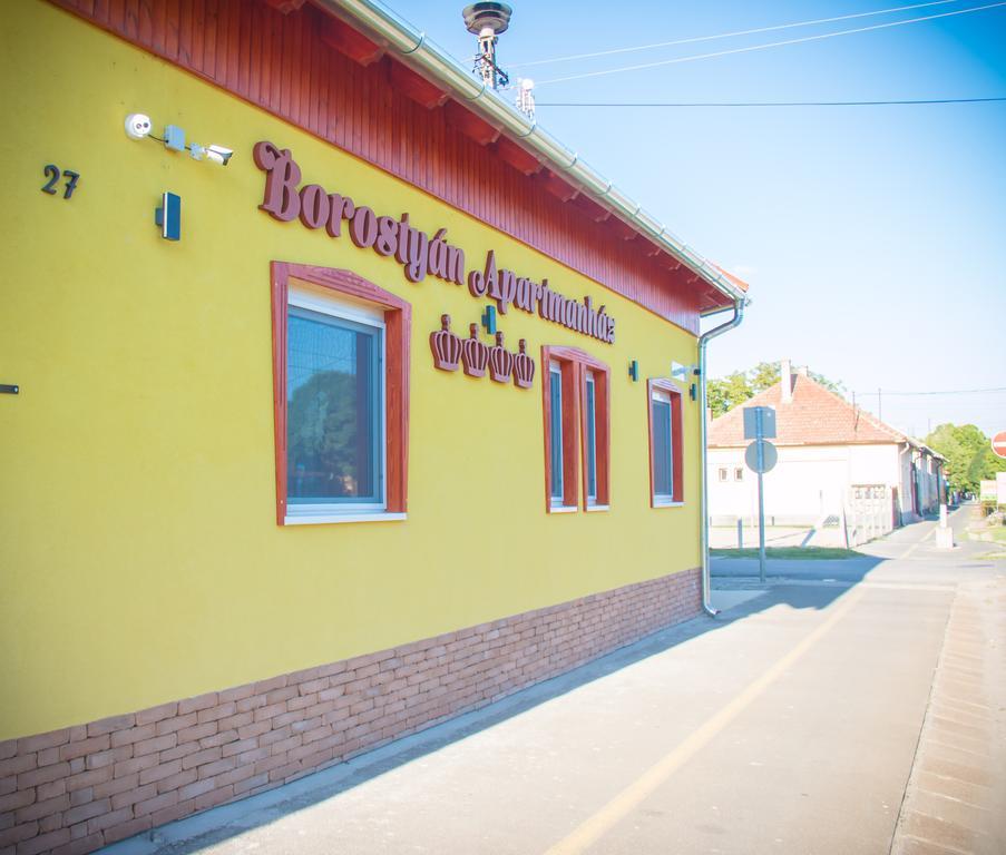 Borostyan Apartmanhaz Mórahalom Esterno foto